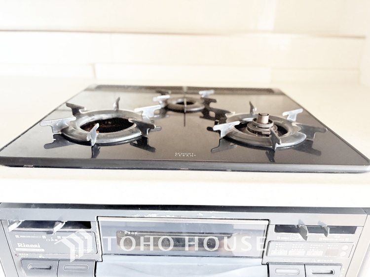 キッチン 【Kitchen】キッチンは家族の絆を育む大切な空間。シンプルで使い易いSystemKitchenで愉しく作る料理は愛情のある美味しいご馳走に。