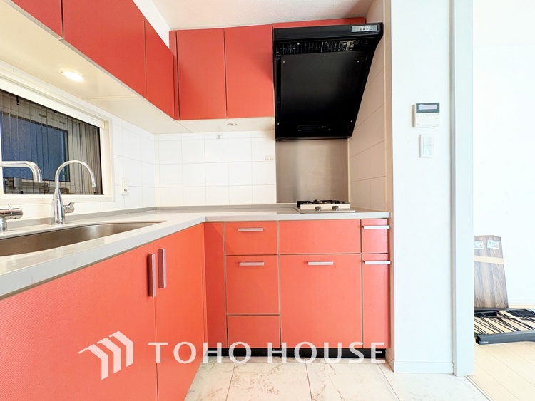 キッチン 【改装前】◆家族◆愛する家族を一目で見渡せる。家族が集う空間。永遠に続く幸せな毎日を、ここで。