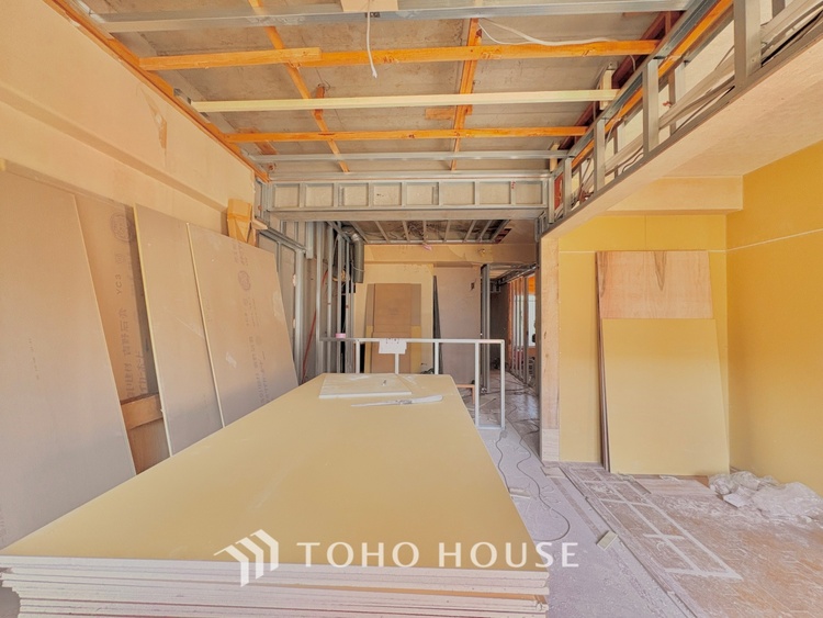 内装 《改装中》ここにはみんなが集い、食事と楽しい会話が始まる。話に夢中になりすぎて、ついつい時を忘れ夜半過ぎになってしまう。そんな束の間の幸せを感じさせてくれる場所でありたい。