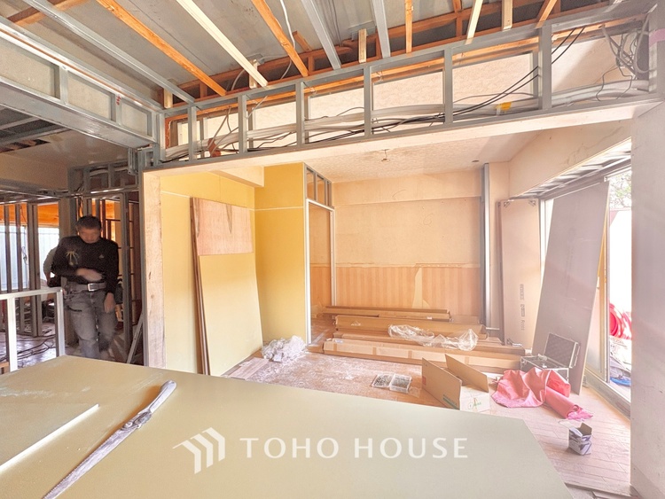 内装 《改装中》ここにはみんなが集い、食事と楽しい会話が始まる。話に夢中になりすぎて、ついつい時を忘れ夜半過ぎになってしまう。そんな束の間の幸せを感じさせてくれる場所でありたい。