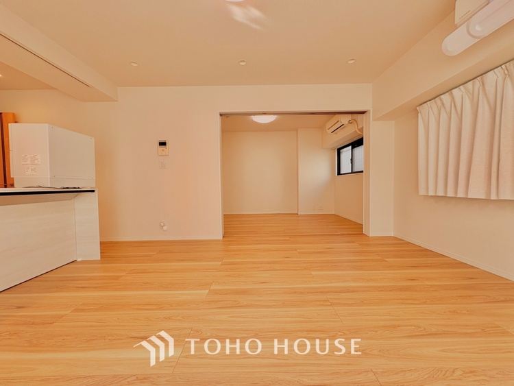 内装 ここにはみんなが集い、食事と楽しい会話が始まる。