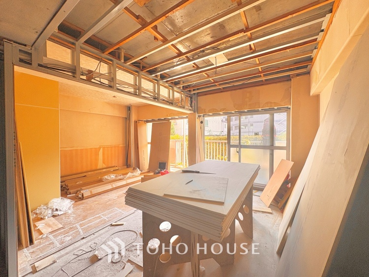 内装 《改装中》ここにはみんなが集い、食事と楽しい会話が始まる。話に夢中になりすぎて、ついつい時を忘れ夜半過ぎになってしまう。そんな束の間の幸せを感じさせてくれる場所でありたい。