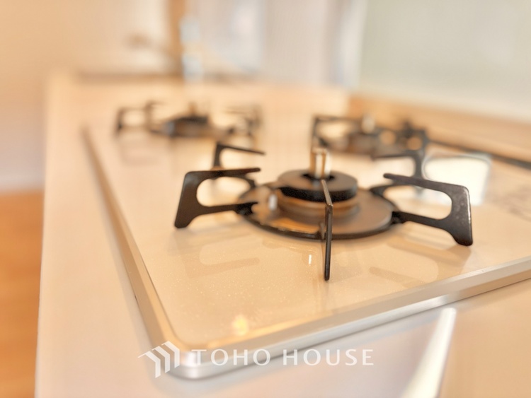 キッチン 【Kitchen】キッチンは家族の絆を育む大切な空間。シンプルで使い易いSystemKitchenで愉しく作る料理は愛情のある美味しいご馳走に。