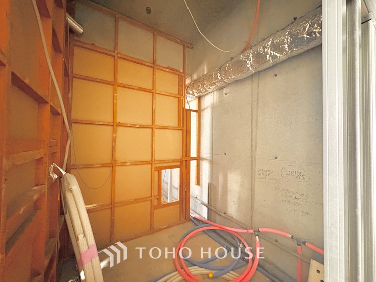 洗面 《改装中》清潔感あふれる洗面化粧台で、毎日の身支度を快適にサポートします。