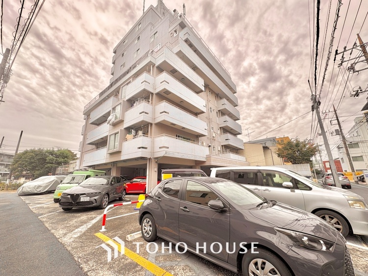 外観 ほんの少しのこだわり。ちょっとした色使いがその家がもつ雰囲気、趣（おもむき）を携え、暮らす家族や訪ねてくる友人・知人に新鮮な香りを運んできます。