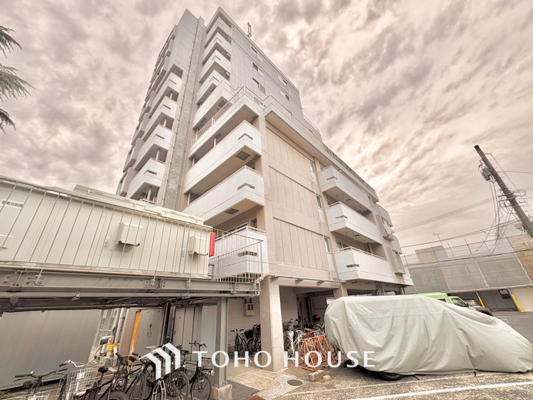 外観 ほんの少しのこだわり。ちょっとした色使いがその家がもつ雰囲気、趣（おもむき）を携え、暮らす家族や訪ねてくる友人・知人に新鮮な香りを運んできます。