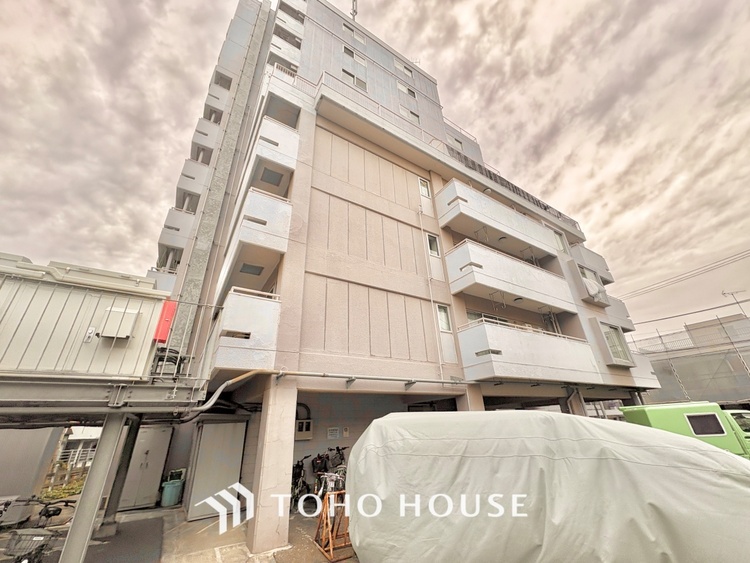 外観 ほんの少しのこだわり。ちょっとした色使いがその家がもつ雰囲気、趣（おもむき）を携え、暮らす家族や訪ねてくる友人・知人に新鮮な香りを運んできます。