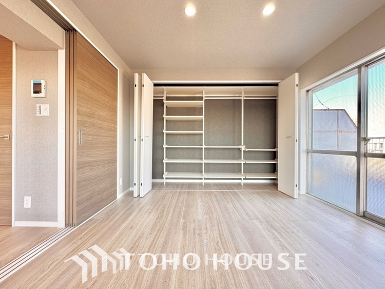 内装 「想像していた以上に広い」が写真を撮っているときの感想です。家事動線に配慮したプランによりご家族がくつろげる明るく広い空間が確保できました。