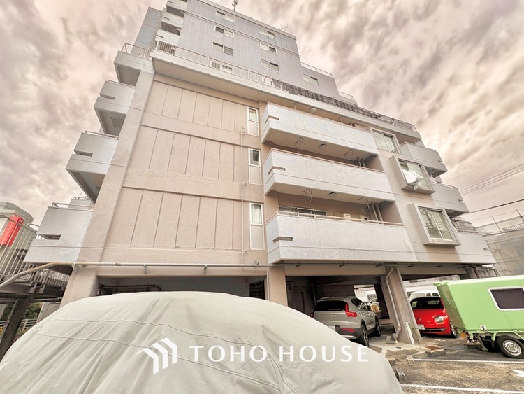 外観 ほんの少しのこだわり。ちょっとした色使いがその家がもつ雰囲気、趣（おもむき）を携え、暮らす家族や訪ねてくる友人・知人に新鮮な香りを運んできます。