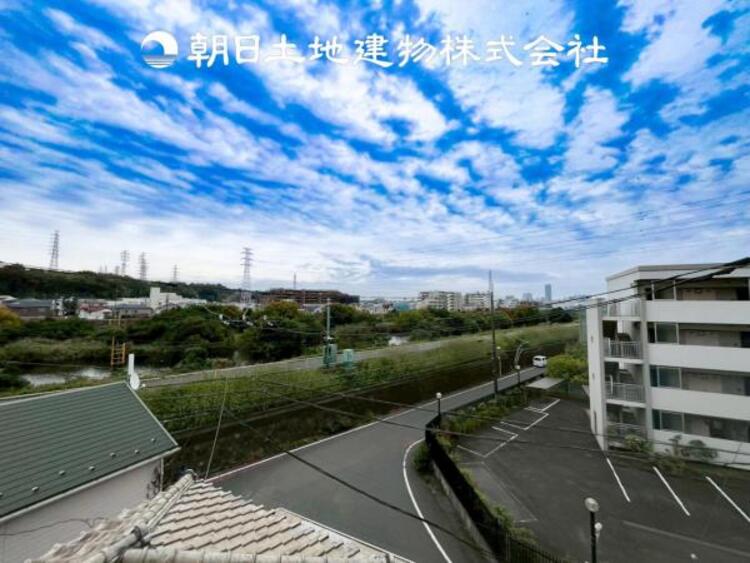 その他 【眺望】温かい太陽を感じる事ができるのは、目の前に遮るものが無いから。彼方に広がる風景が絵画のように広がります。