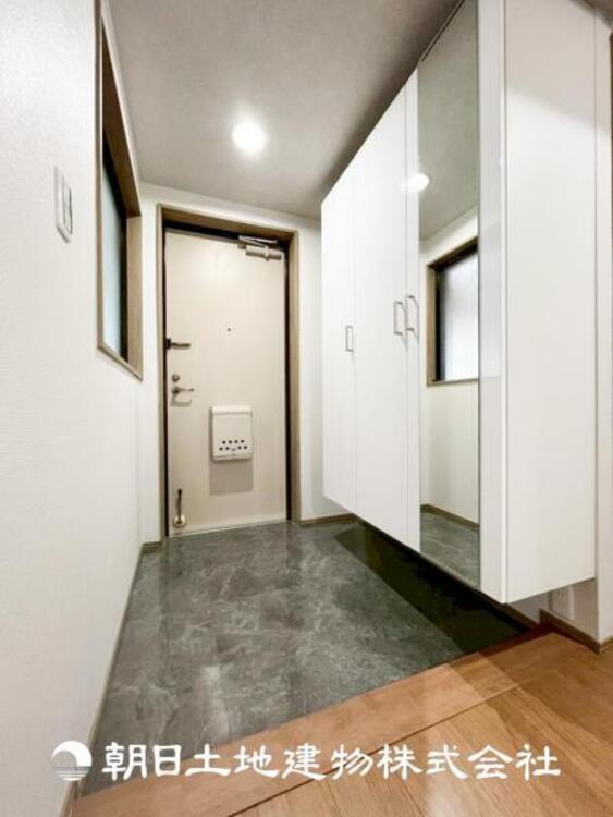 その他 【玄関】大切な家族、お客様をお迎えする玄関は住宅の入口。仕事が終わって疲れた日でも、あなたを受け入れてくれます。