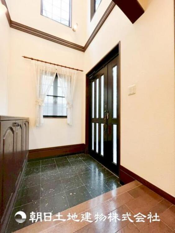 その他 【玄関】大切な家族、お客様をお迎えする玄関は住宅の入口。仕事が終わって疲れた日でも、あなたを受け入れてくれます。