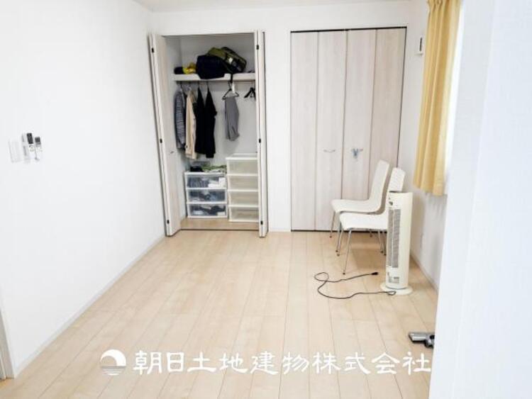 内装 【居室】設計者のセンスが求められる大切な空間だからこそ、落ち着いて過ごせる癒しと寛ぎの空間が欲しい。そんな願いを叶えました。