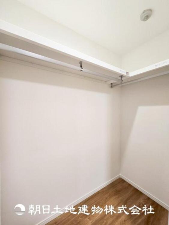 収納 【WIC】収納に便利なウォークインクローゼットがあり、衣類をまとめてしまえるので管理がしやすいです。