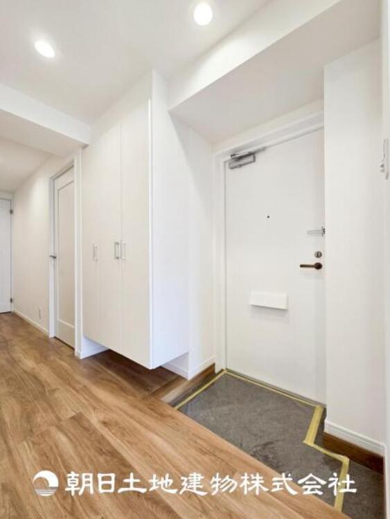 その他 【玄関】大切な家族、お客様をお迎えする玄関は住宅の入口。仕事が終わって疲れた日でも、あなたを受け入れてくれます。