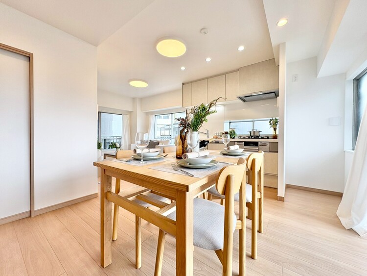 居間 居心地の良い空気感は、暮らしのステージを彩り、心からのやすらぎと満足感を与えてくれます。