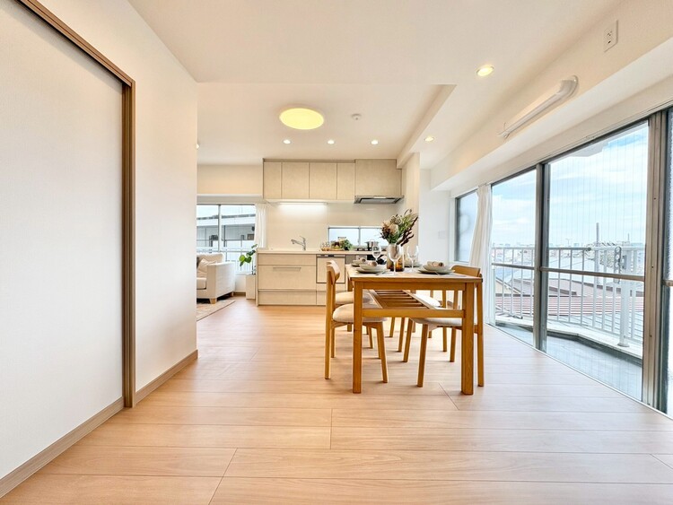 居間 快適に過ごす毎日を求めて、暮らしの中でご自身の「マイホーム」に創り上げてください。