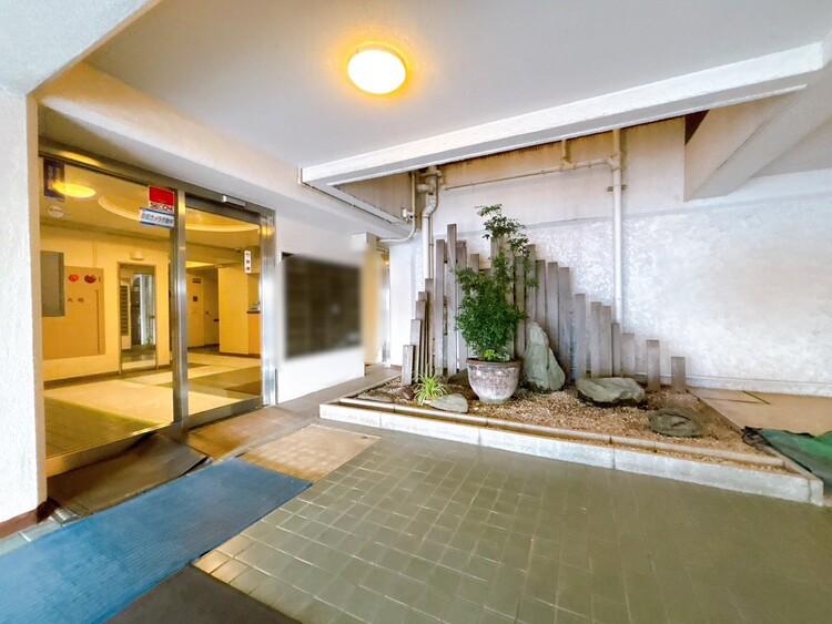 エントランス エントランス内部は、管理が行き届き清潔な共有スペースとなっています。