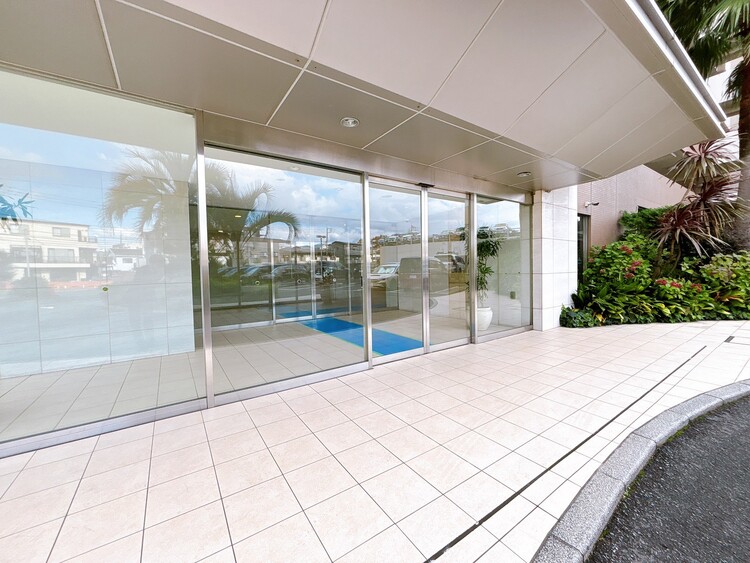 エントランス 外と内をつなぐエントランスは、まさに顔となる場所。