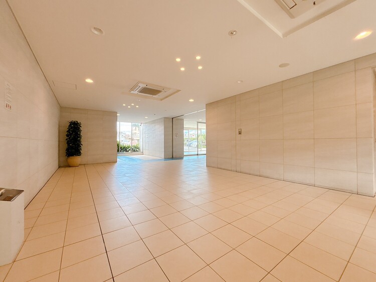 エントランス エントランス内部は、管理が行き届き清潔な共有スペースとなっています。