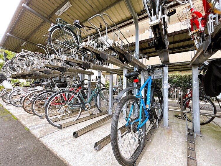 設備 きちんと整備された駐輪場。住む方の心遣いが感じられます。