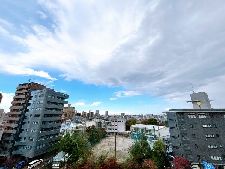 バルコニー 頬をなでる、優しい風を感じることが出来ます。