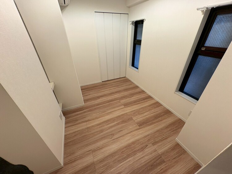 寝室 ベッドも十分に設置するスペースがあります。