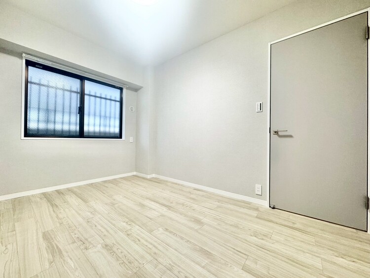 寝室 ベッドも十分に設置するスペースがあります。