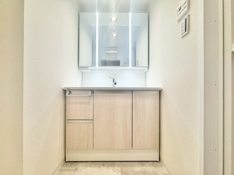 洗面 何かと物が増える場所だからこそ、スッキリと見映えの良い空間に。