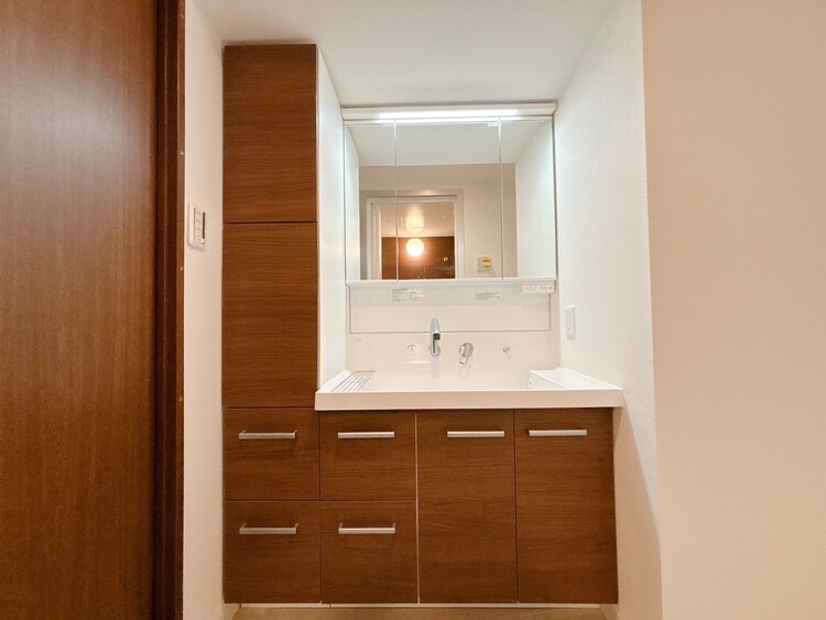 洗面 何かと物が増える場所だからこそ、スッキリと見映えの良い空間に。