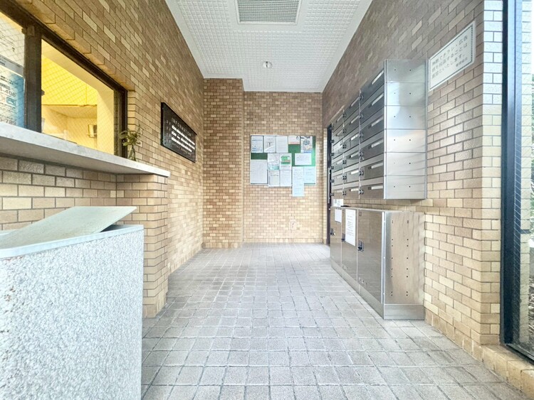 エントランス エントランス内部は、管理が行き届き清潔な共有スペースとなっています。