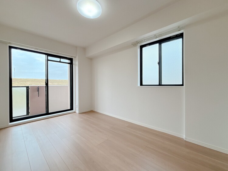 寝室 ベッドも十分に設置するスペースがあります。