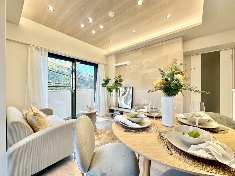 居間 飾り過ぎないシンプルな内装と偏り過ぎないデザインで統一しました。