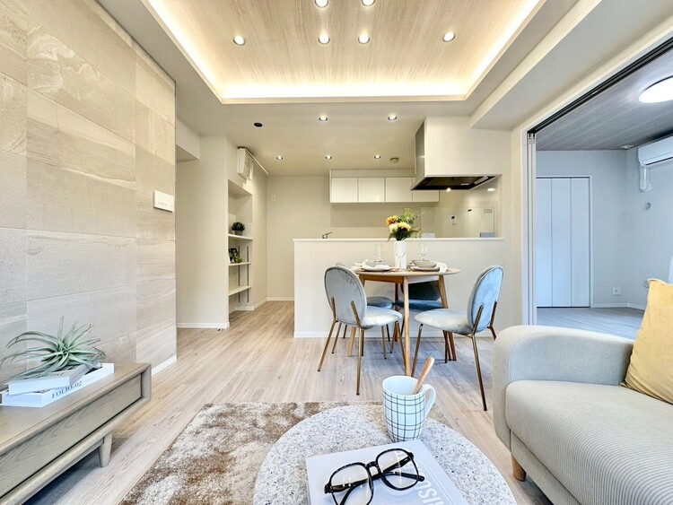 居間 快適に過ごす毎日を求めて、暮らしの中でご自身の「マイホーム」に創り上げてください。