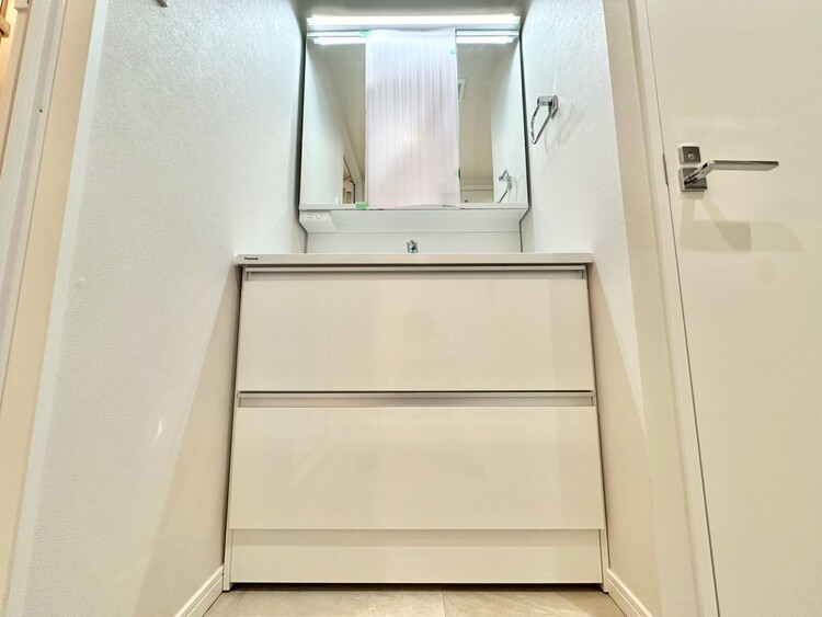 洗面 何かと物が増える場所だからこそ、スッキリと見映えの良い空間に。