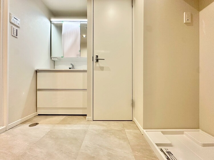 洗面 清潔感と心地よさを重視した、上質感漂うパウダールーム。