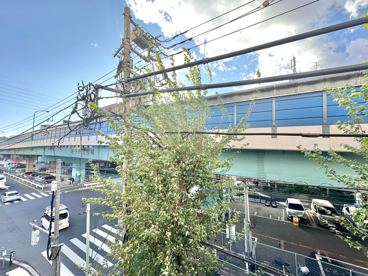 バルコニー 窓を開けると広がる青空。心をリフレッシュして日々を過ごしていきましょう。