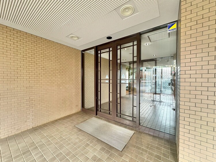 エントランス 外と内をつなぐエントランスは、まさに顔となる場所。