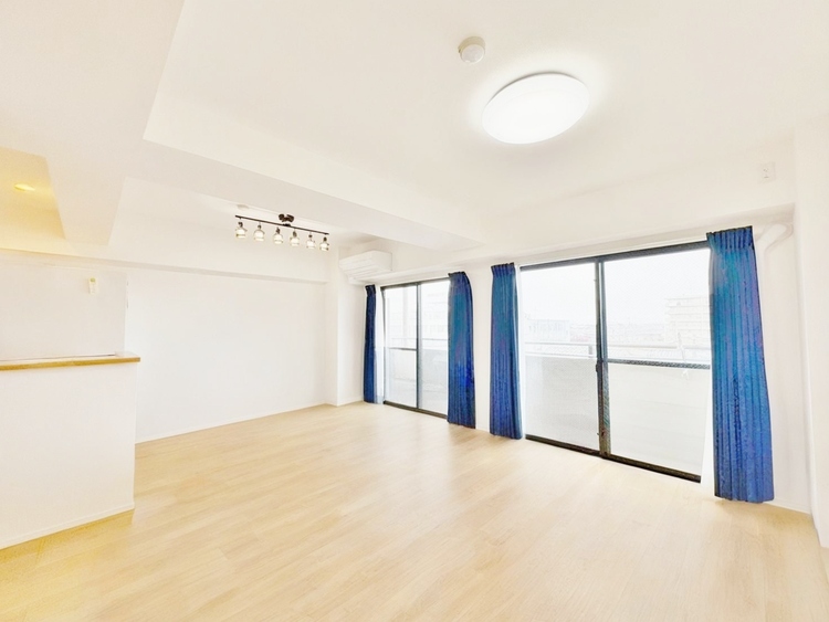 居間 飾り過ぎないシンプルな内装と偏り過ぎないデザインで統一しました。