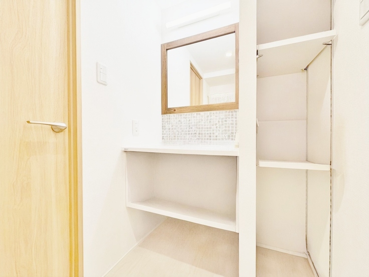 洗面 何かと物が増える場所だからこそ、スッキリと見映えの良い空間に。