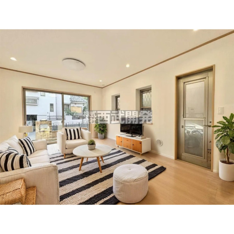 居間 配置してある家具や小物はCGによるイメージです。