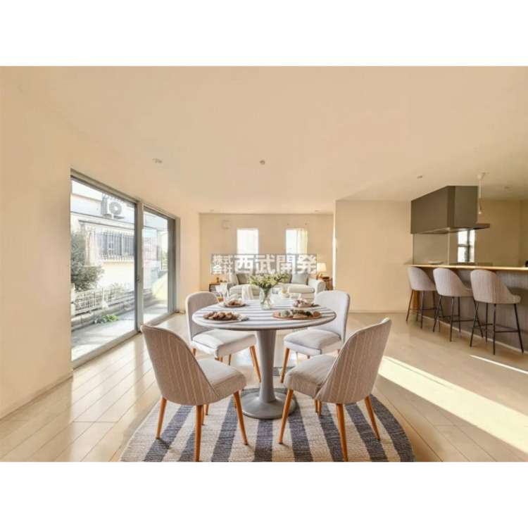 居間 配置してある家具や小物はCGによるイメージです。