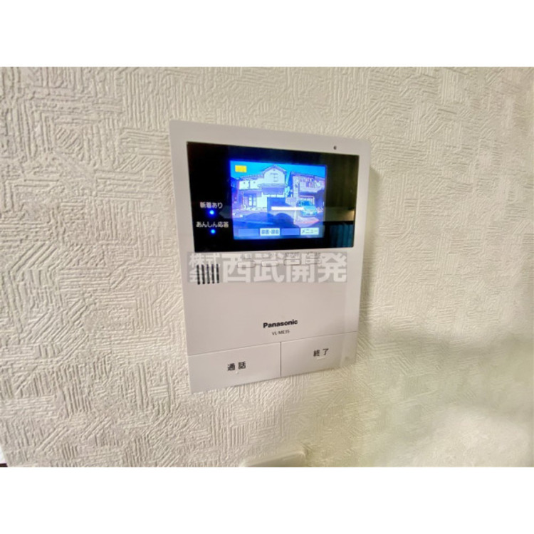 設備 大きなモニターが付いたインターホンで外来者とお話できます