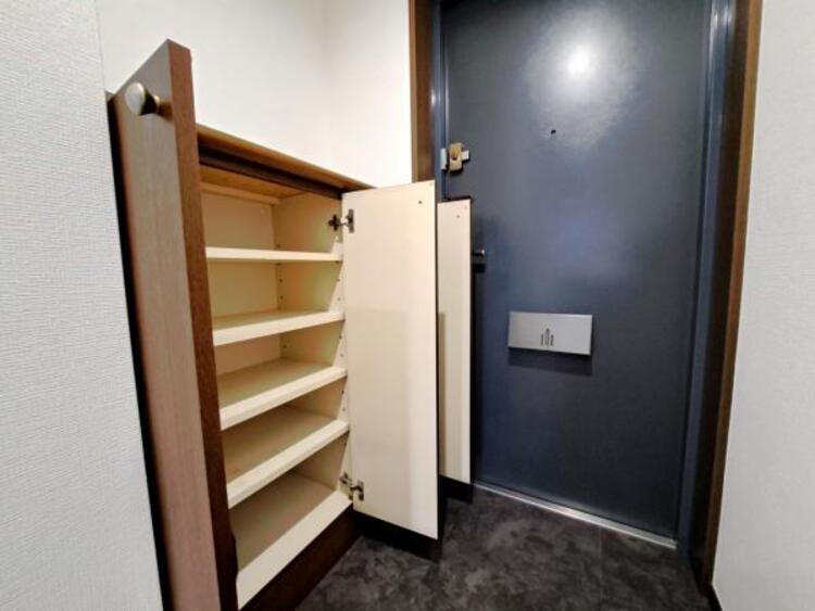 収納 玄関には収納豊富なシューズクローゼットも完備。雑多な玄関でなくスッキリ空間にできるよう設計しました。