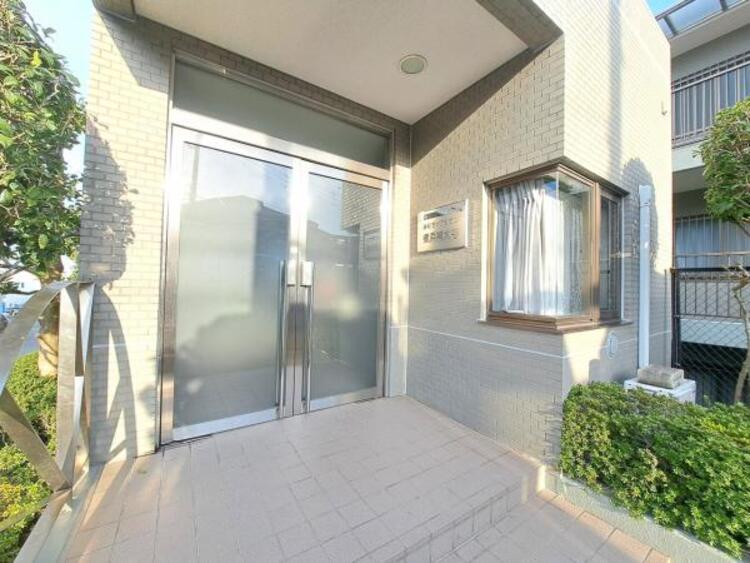 エントランス 居住者の帰り、訪れる方を優しく迎えてくれるエントランスです。