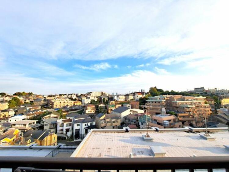 その他 開放感のある眺望。季節による景色の変化を　日常の生活と共に感じてください。