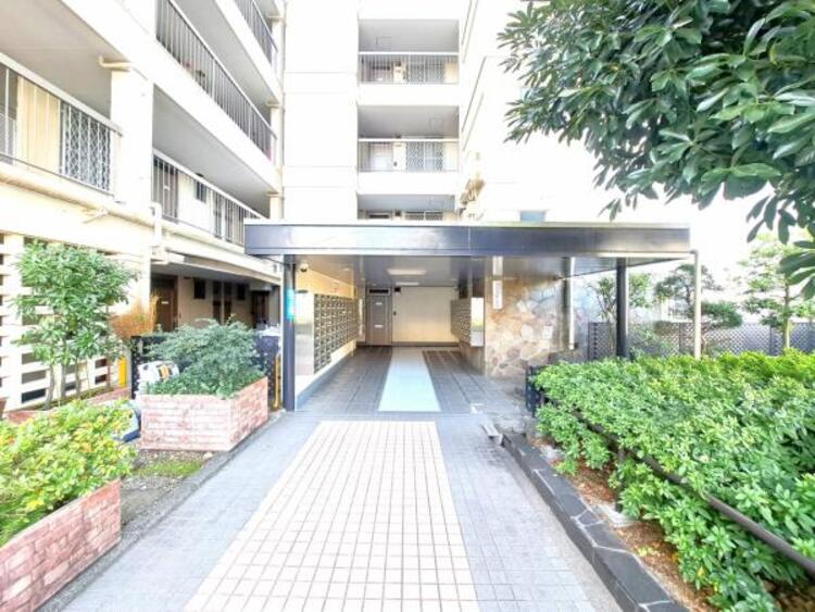 エントランス エントランスは、まさに顔となる場所。シンプルながらも格調高い雰囲気を漂わせて上質な空間。