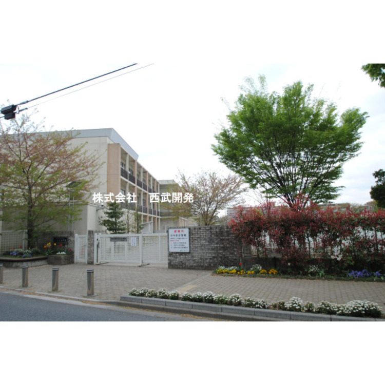 周辺 けやき小学校(約510m)