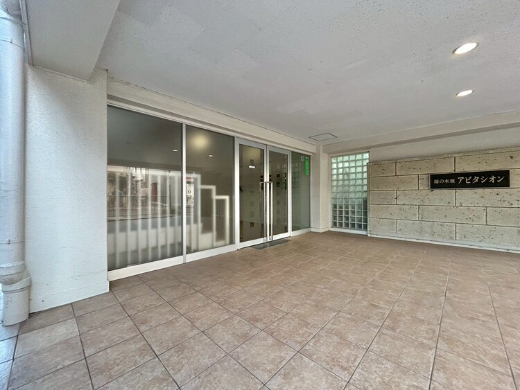 その他 上質感漂う玄関アプローチです。