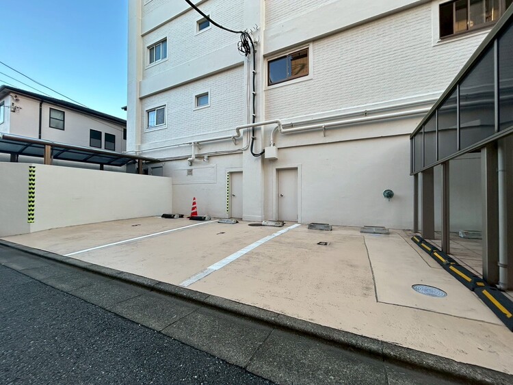 その他 駐車スペースが嬉しいですね。※空き状況は都度ご確認下さい。